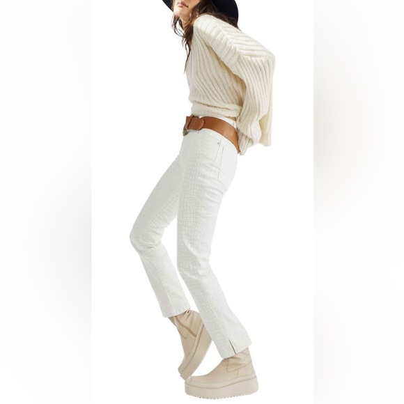 Free People Lydia Embossed Slim Straight Leg Jeans White Size 24 NEW - Picture 2 of 6